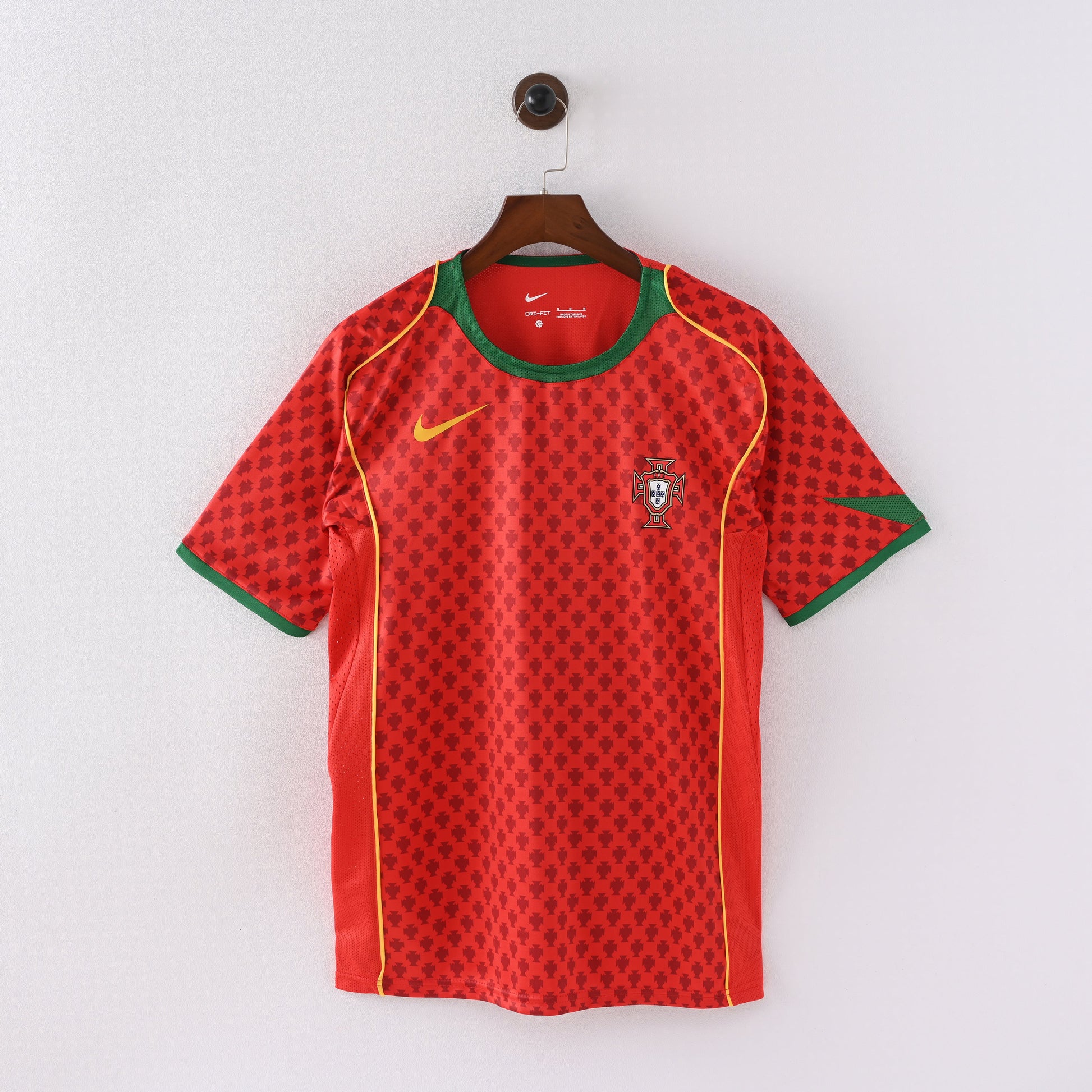 Maillot de foot rétro Portugal 2004