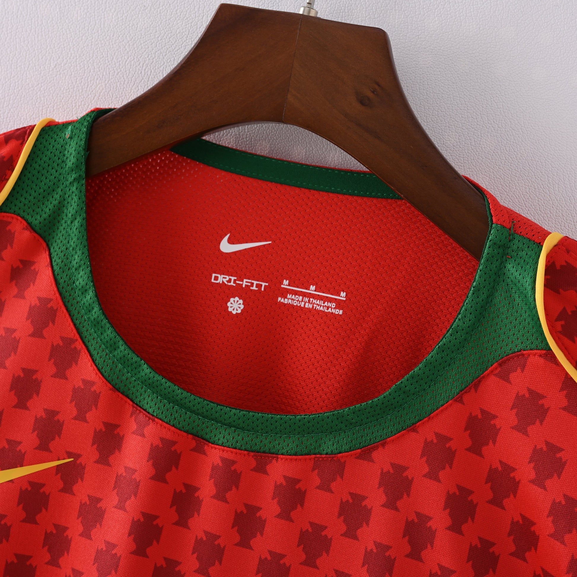 Maillot de foot rétro Portugal 2004
