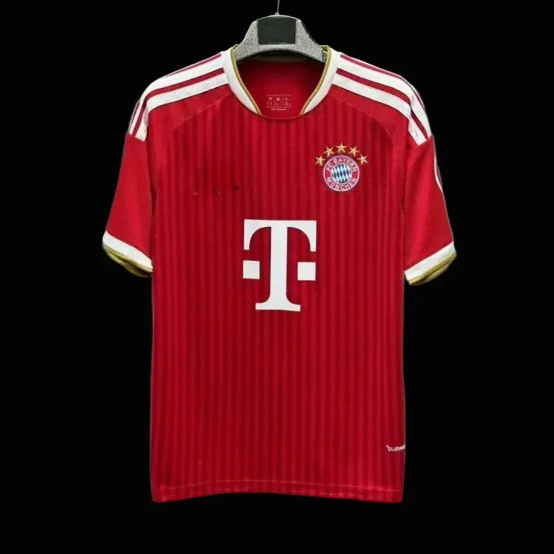BAYERN 26/27 Domicile